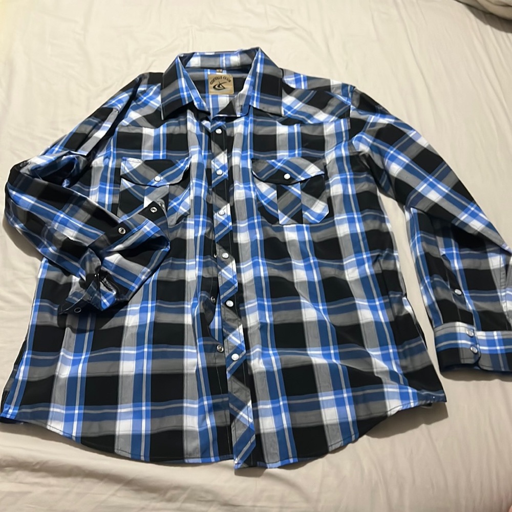 Men’s XL, collared button-down
